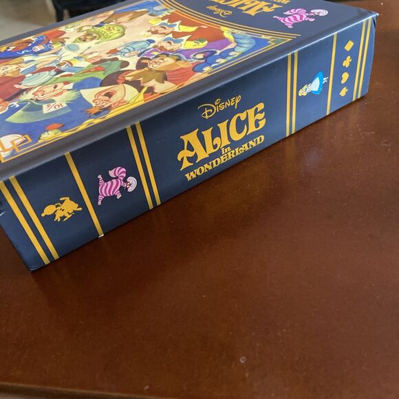 Disney Alice in Wonderland Puzzle Book Box - Picture 7 of 9